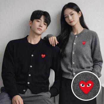 깔끔한 디자인에 감성 추가!❤️ [꼼데가르송] 울100%  남여공용 레드와펜 긴팔 가디건